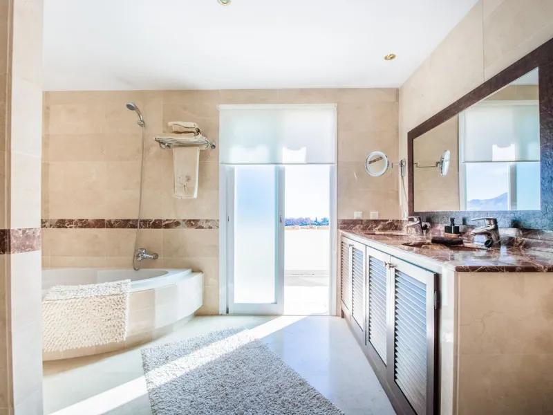 This stunning villa, accompanied by three adjoining buildable plots, presents an exceptional investment opportunity. Boasting six bedrooms and five bathrooms, this property offers abundant space and comfort. Revel in panoramic views of the sea and mountai
