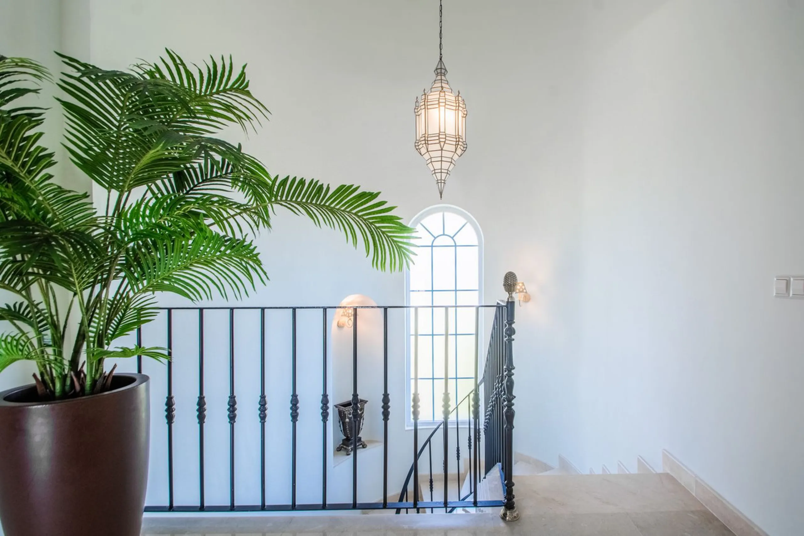 This stunning villa, accompanied by three adjoining buildable plots, presents an exceptional investment opportunity. Boasting six bedrooms and five bathrooms, this property offers abundant space and comfort. Revel in panoramic views of the sea and mountai