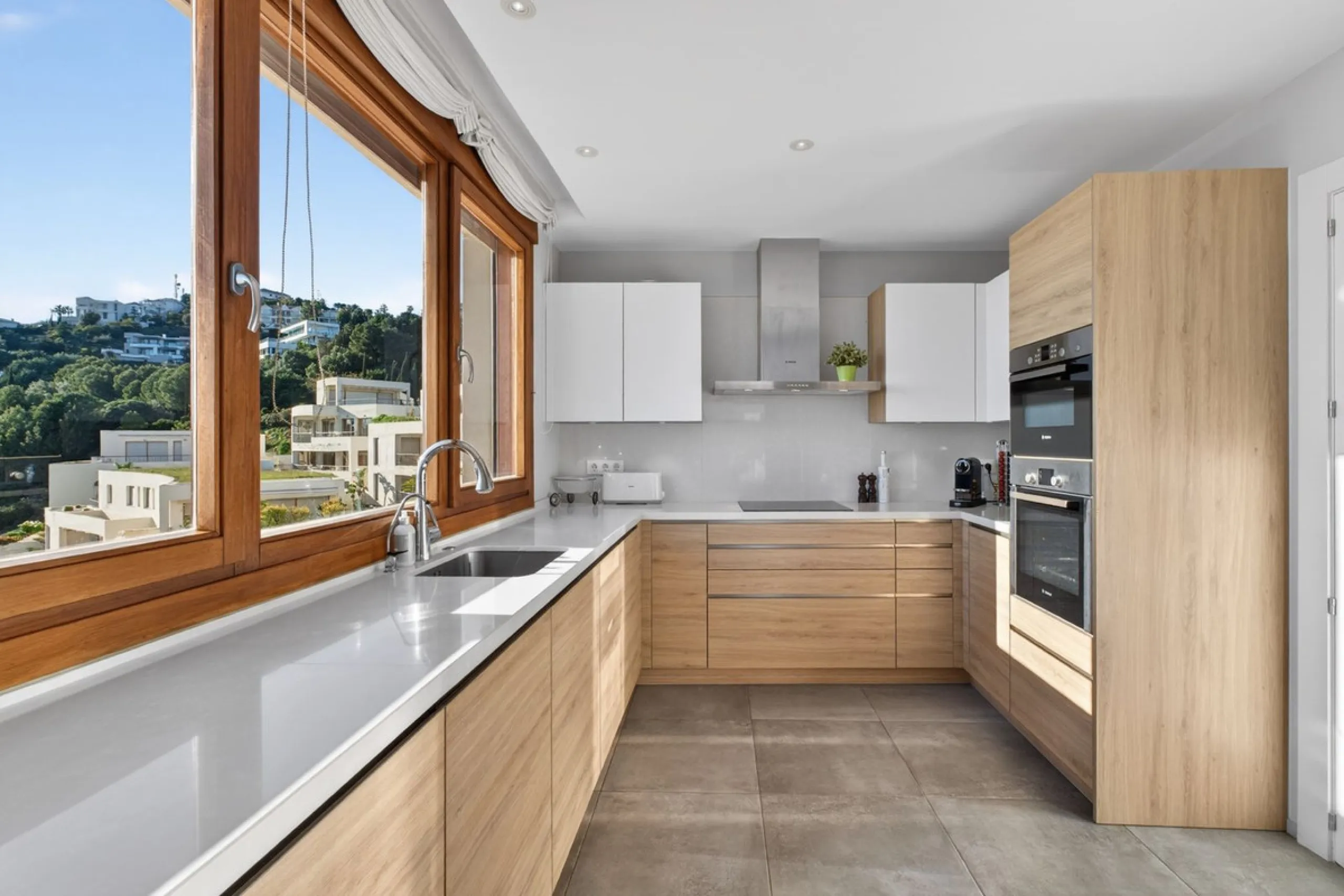 Penthouse with Sea & Mountain Views – Lomas de los Monteros, Marbella