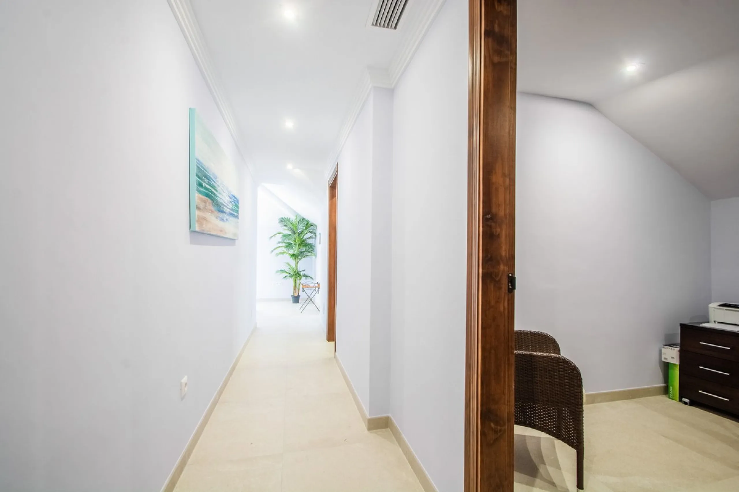 This stunning villa, accompanied by three adjoining buildable plots, presents an exceptional investment opportunity. Boasting six bedrooms and five bathrooms, this property offers abundant space and comfort. Revel in panoramic views of the sea and mountai