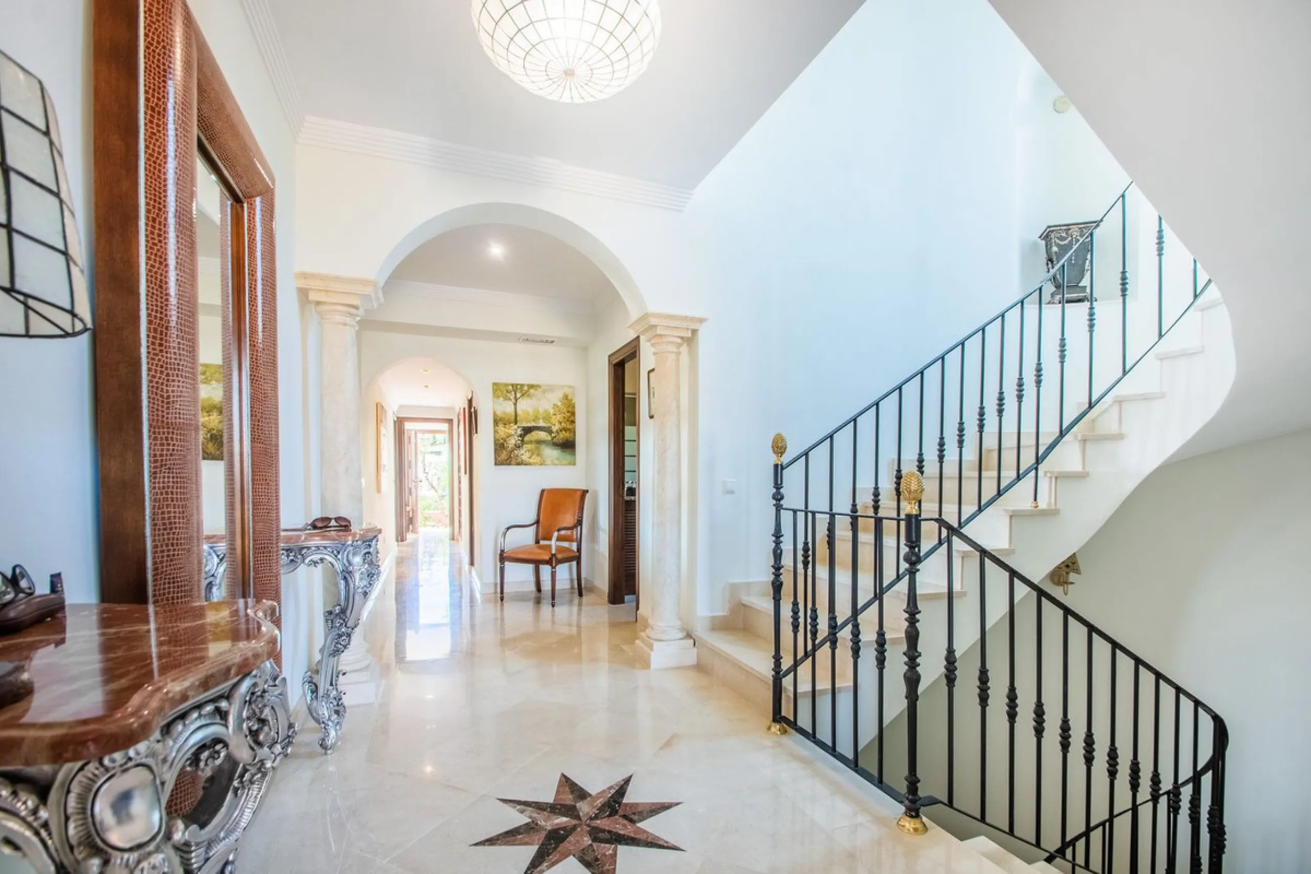 This stunning villa, accompanied by three adjoining buildable plots, presents an exceptional investment opportunity. Boasting six bedrooms and five bathrooms, this property offers abundant space and comfort. Revel in panoramic views of the sea and mountai