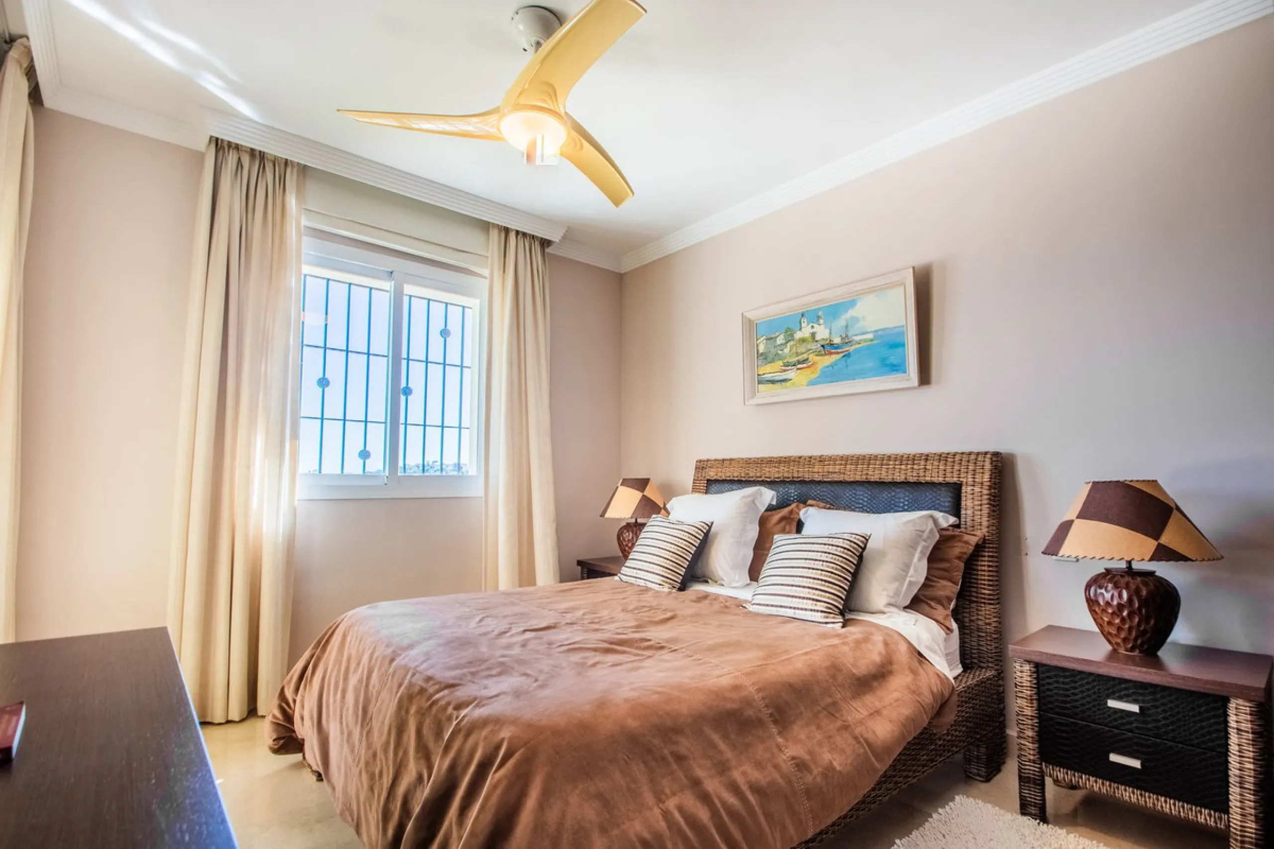 This stunning villa, accompanied by three adjoining buildable plots, presents an exceptional investment opportunity. Boasting six bedrooms and five bathrooms, this property offers abundant space and comfort. Revel in panoramic views of the sea and mountai