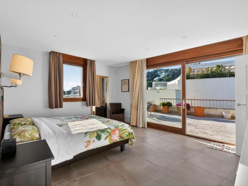 Penthouse with Sea & Mountain Views – Lomas de los Monteros, Marbella