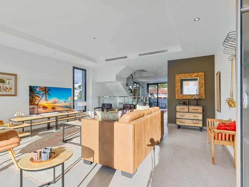 House - Townhouse в продаже в Fuengirola, Málaga. В доме 3 спален и 4 ванных комнат. Площадь дома 214 м²
