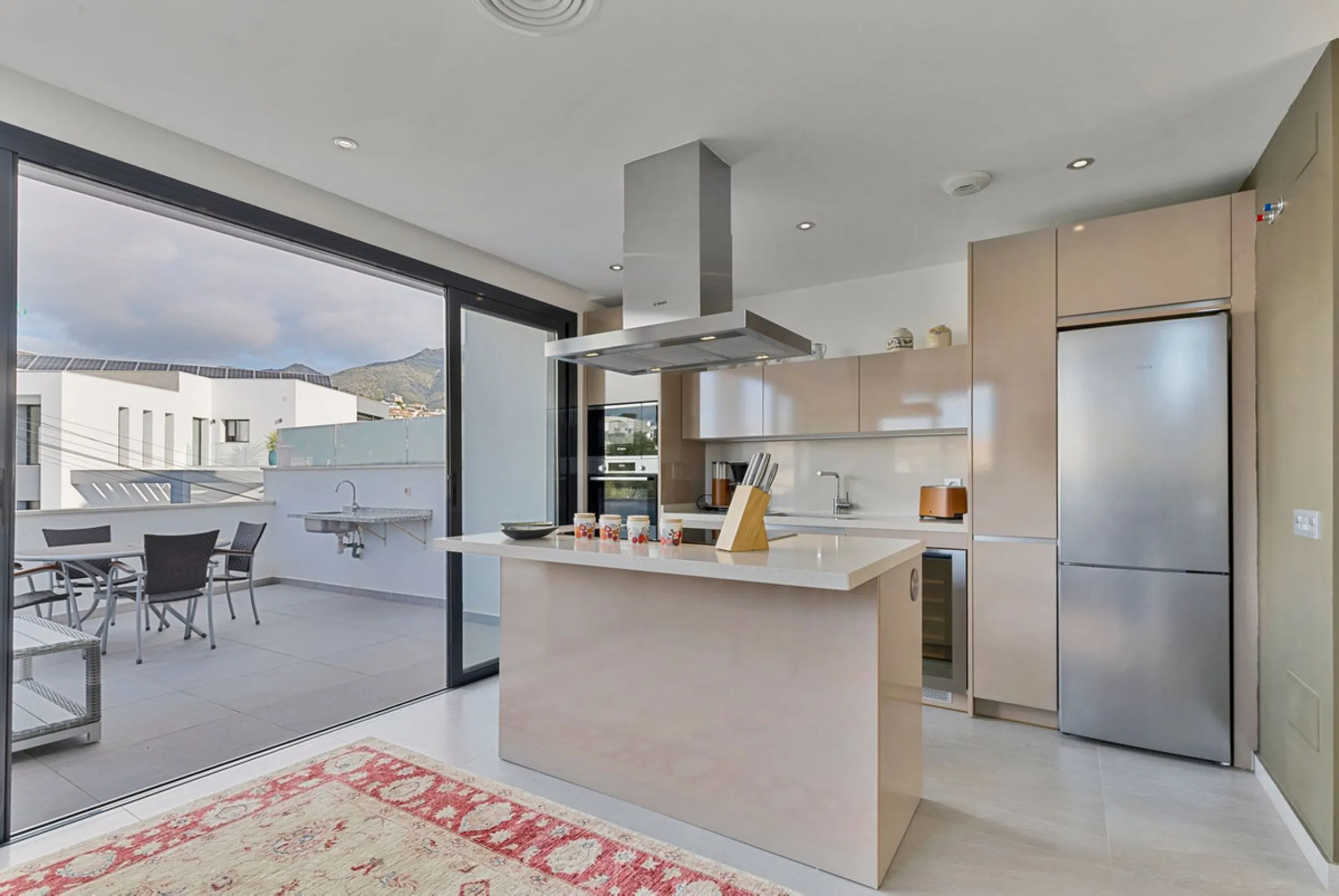 House - Townhouse в продаже в Fuengirola, Málaga. В доме 3 спален и 4 ванных комнат. Площадь дома 214 м²