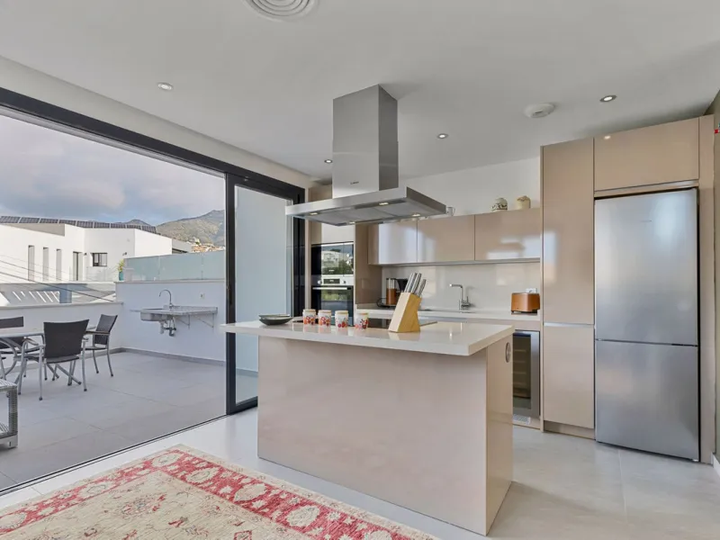 House - Townhouse в продаже в Fuengirola, Málaga. В доме 3 спален и 4 ванных комнат. Площадь дома 214 м²