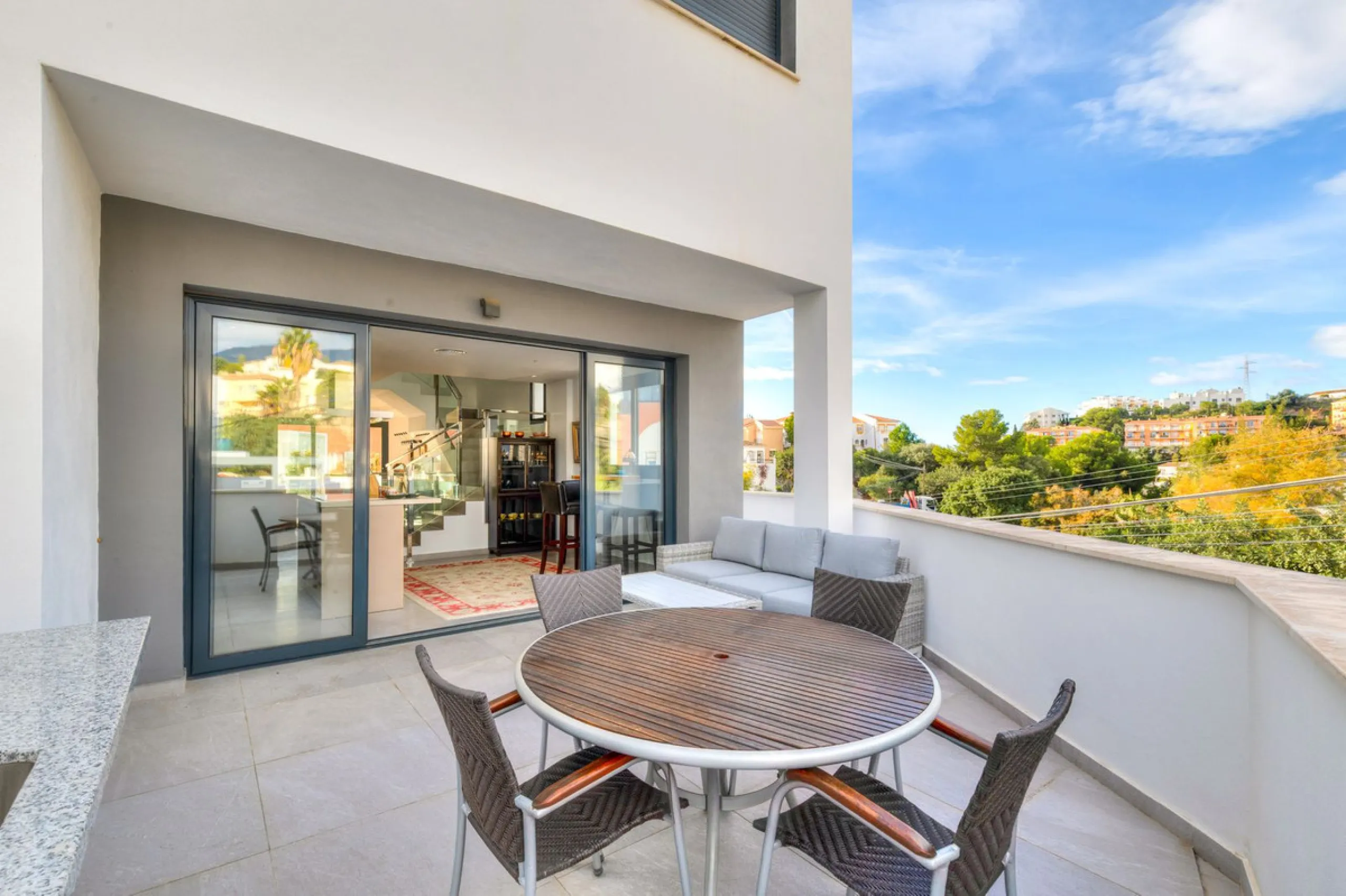 House - Townhouse в продаже в Fuengirola, Málaga. В доме 3 спален и 4 ванных комнат. Площадь дома 214 м²