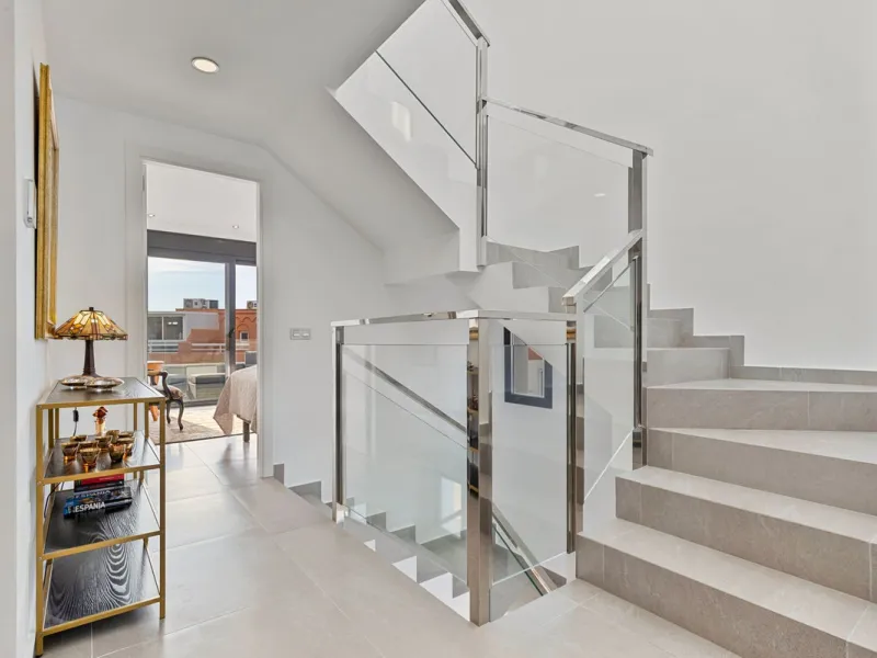House - Townhouse в продаже в Fuengirola, Málaga. В доме 3 спален и 4 ванных комнат. Площадь дома 214 м²