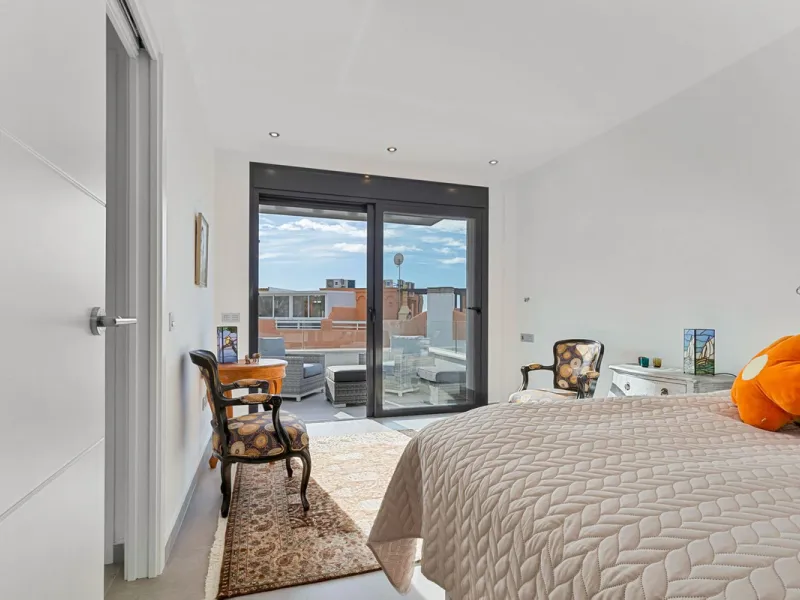 House - Townhouse в продаже в Fuengirola, Málaga. В доме 3 спален и 4 ванных комнат. Площадь дома 214 м²