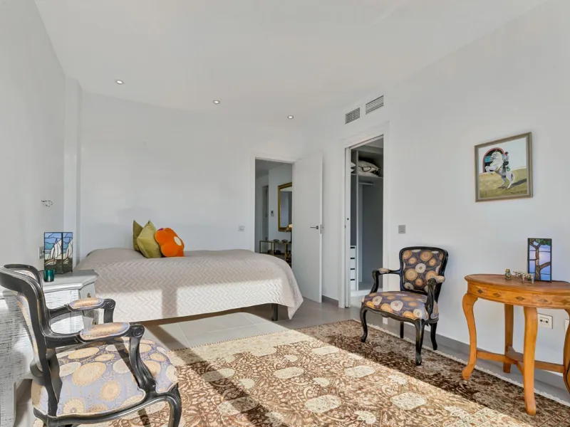 House - Townhouse в продаже в Fuengirola, Málaga. В доме 3 спален и 4 ванных комнат. Площадь дома 214 м²