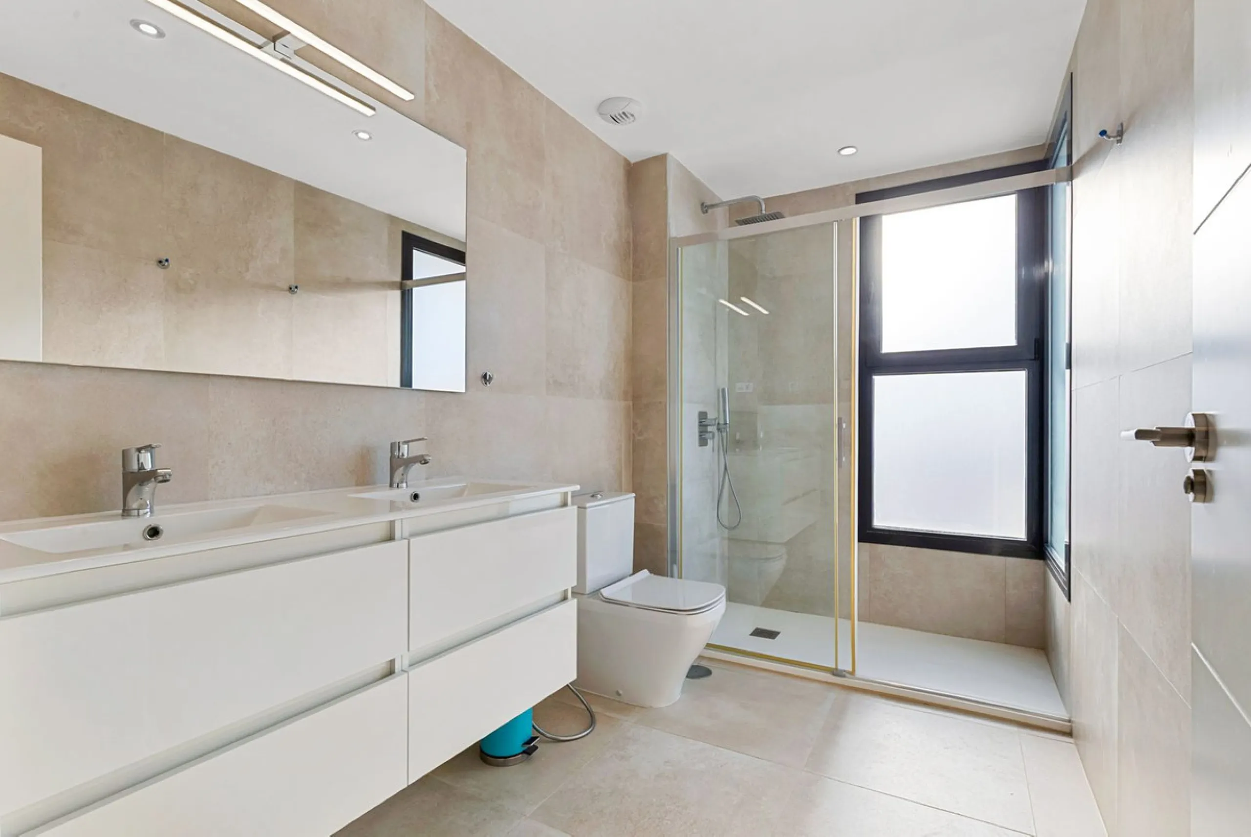 House - Townhouse в продаже в Fuengirola, Málaga. В доме 3 спален и 4 ванных комнат. Площадь дома 214 м²