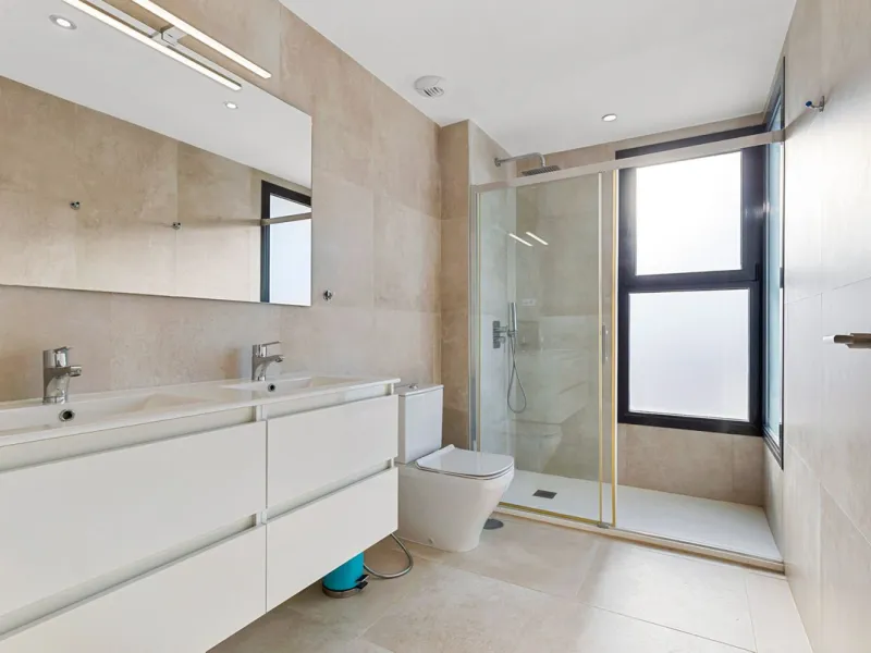 House - Townhouse в продаже в Fuengirola, Málaga. В доме 3 спален и 4 ванных комнат. Площадь дома 214 м²