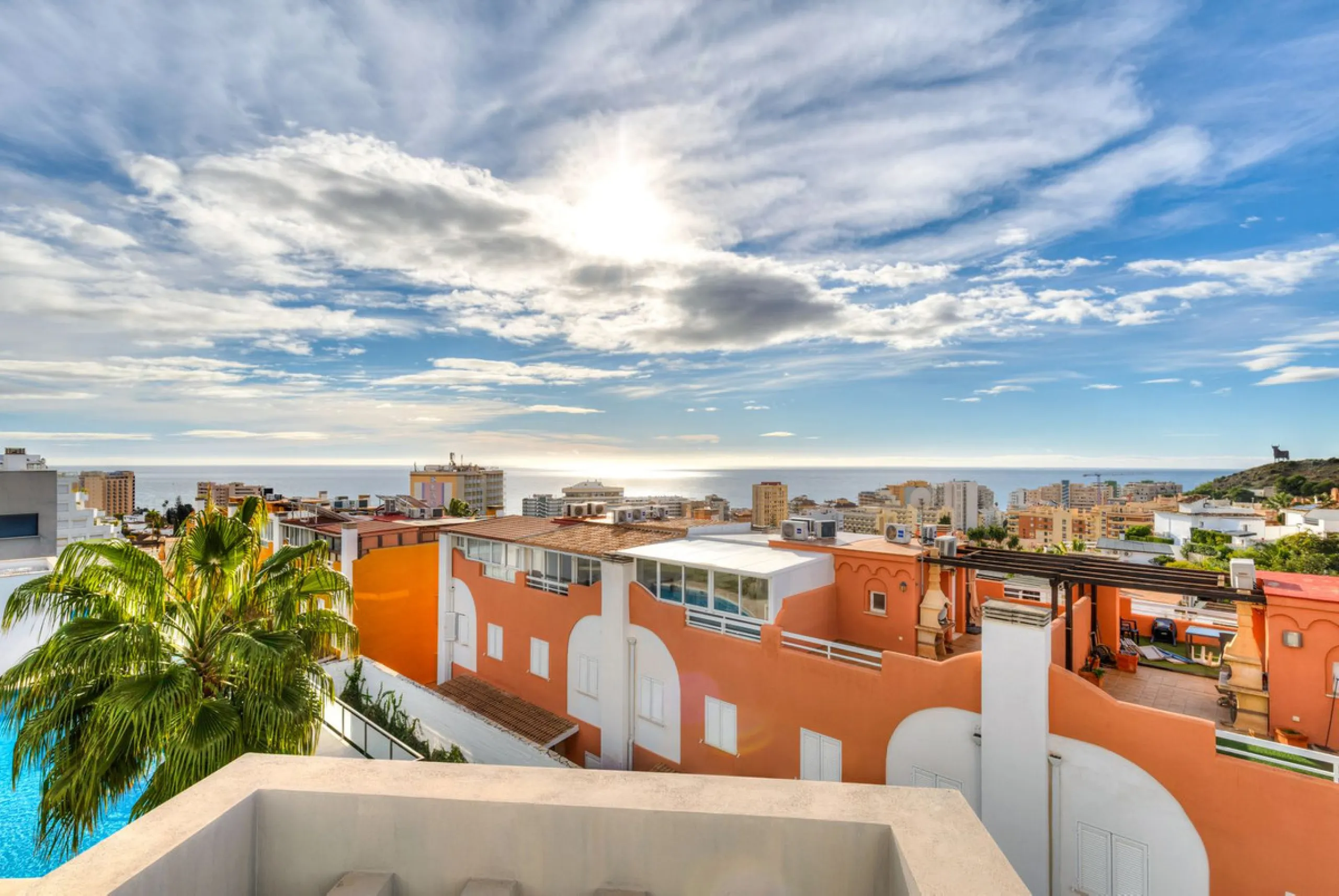 House - Townhouse в продаже в Fuengirola, Málaga. В доме 3 спален и 4 ванных комнат. Площадь дома 214 м²