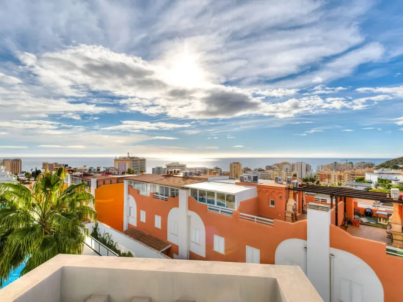 House - Townhouse в продаже в Fuengirola, Málaga. В доме 3 спален и 4 ванных комнат. Площадь дома 214 м²