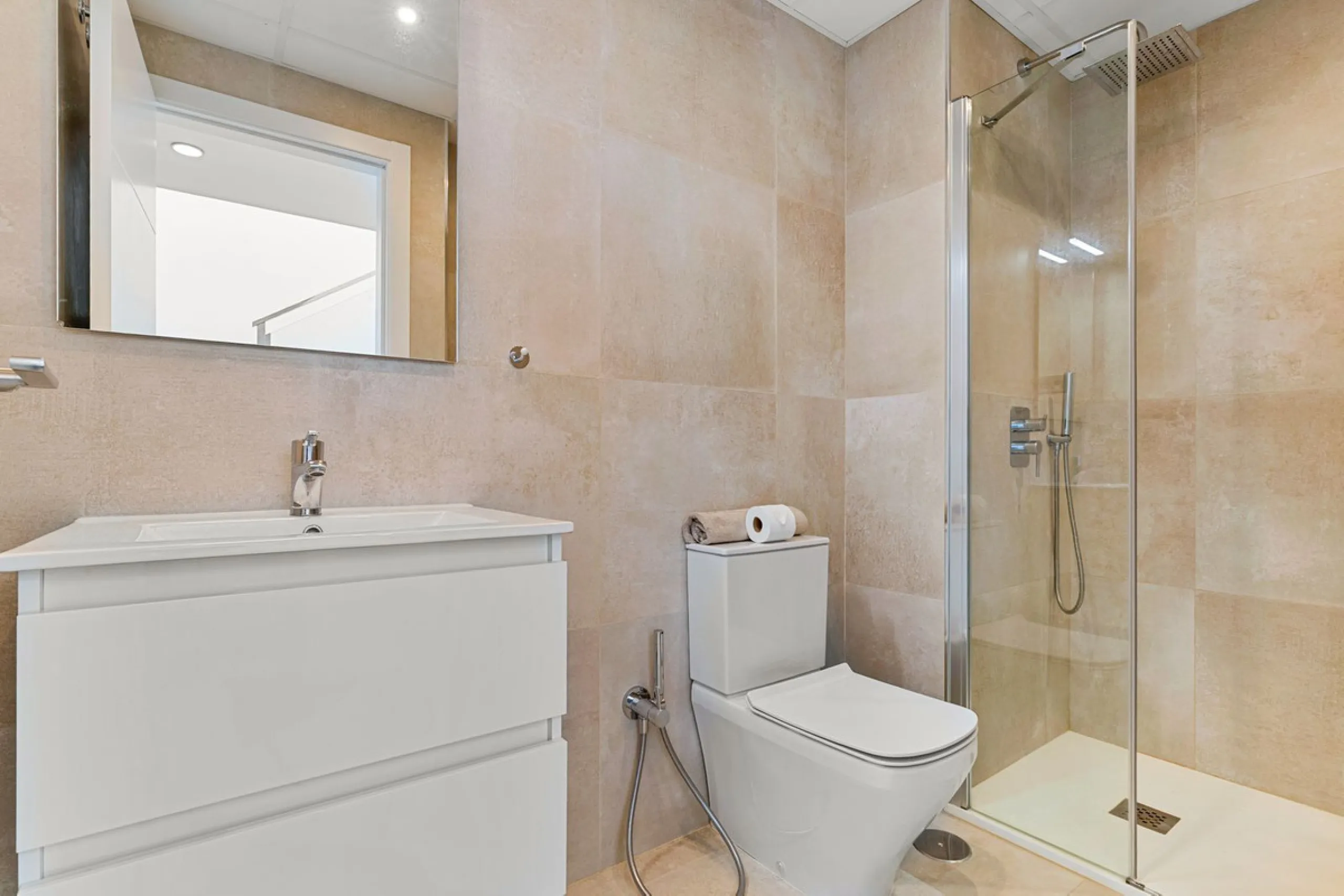 House - Townhouse в продаже в Fuengirola, Málaga. В доме 3 спален и 4 ванных комнат. Площадь дома 214 м²