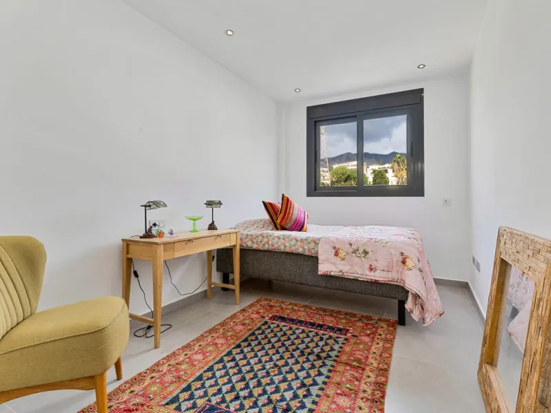 House - Townhouse в продаже в Fuengirola, Málaga. В доме 3 спален и 4 ванных комнат. Площадь дома 214 м²