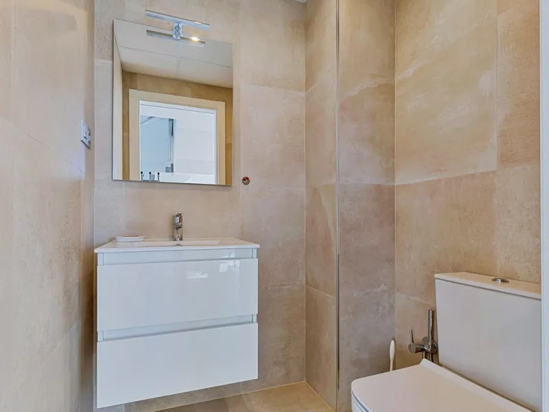 House - Townhouse в продаже в Fuengirola, Málaga. В доме 3 спален и 4 ванных комнат. Площадь дома 214 м²