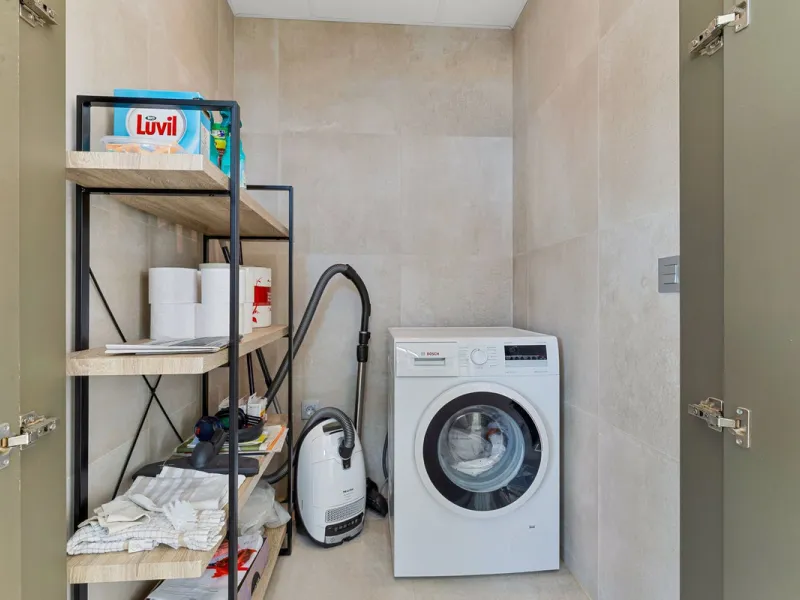 House - Townhouse в продаже в Fuengirola, Málaga. В доме 3 спален и 4 ванных комнат. Площадь дома 214 м²