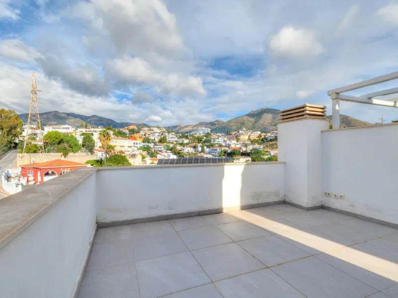 House - Townhouse в продаже в Fuengirola, Málaga. В доме 3 спален и 4 ванных комнат. Площадь дома 214 м²