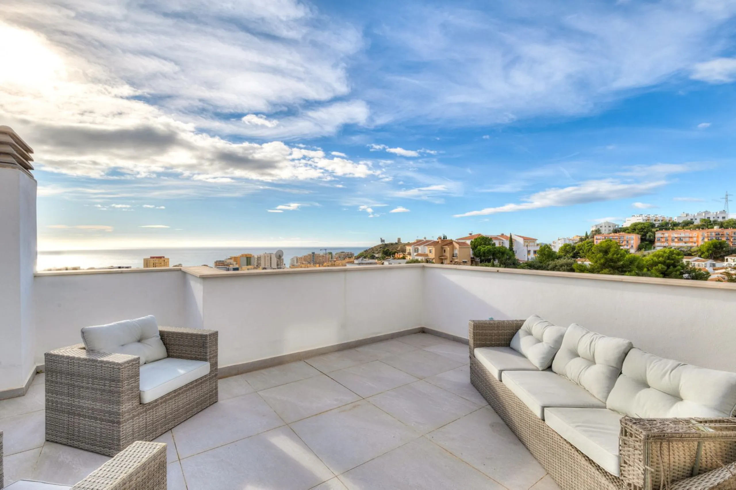 House - Townhouse в продаже в Fuengirola, Málaga. В доме 3 спален и 4 ванных комнат. Площадь дома 214 м²