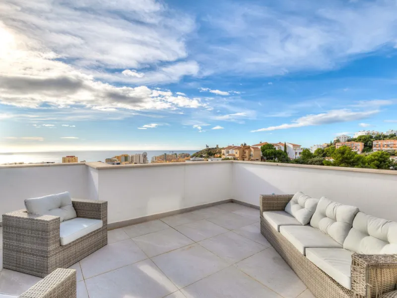 House - Townhouse в продаже в Fuengirola, Málaga. В доме 3 спален и 4 ванных комнат. Площадь дома 214 м²