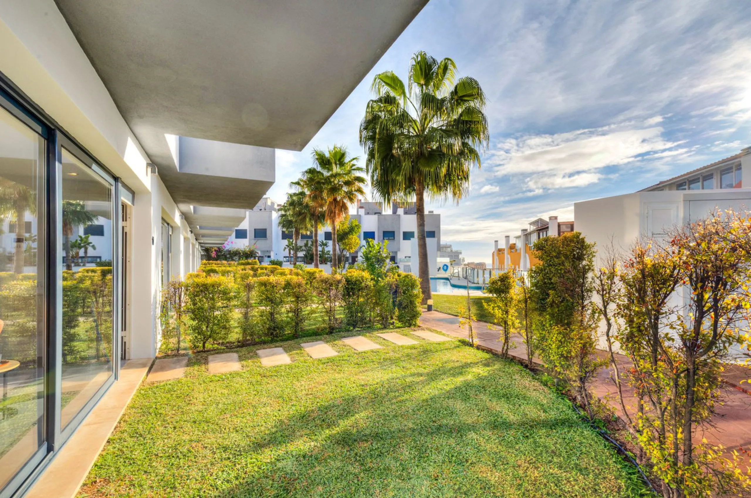 House - Townhouse в продаже в Fuengirola, Málaga. В доме 3 спален и 4 ванных комнат. Площадь дома 214 м²