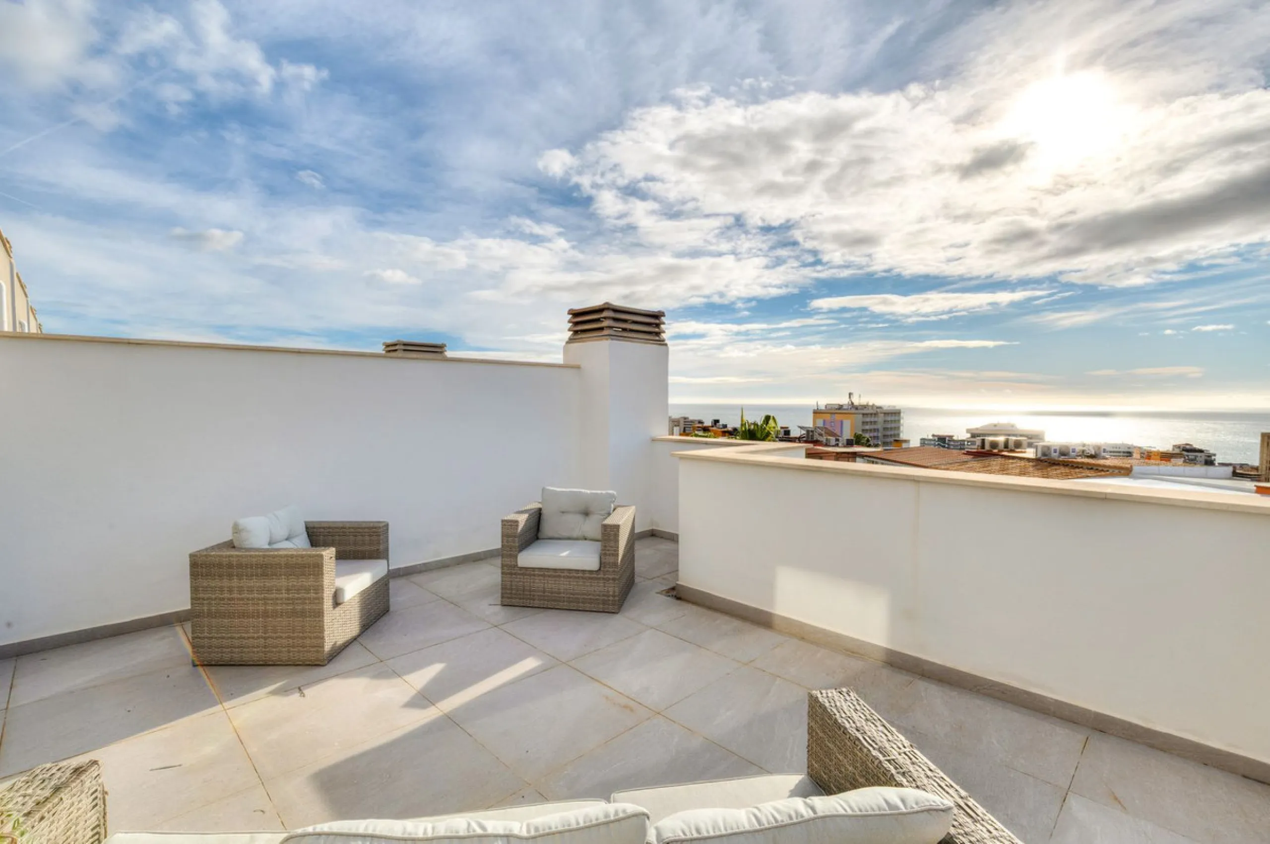 House - Townhouse в продаже в Fuengirola, Málaga. В доме 3 спален и 4 ванных комнат. Площадь дома 214 м²