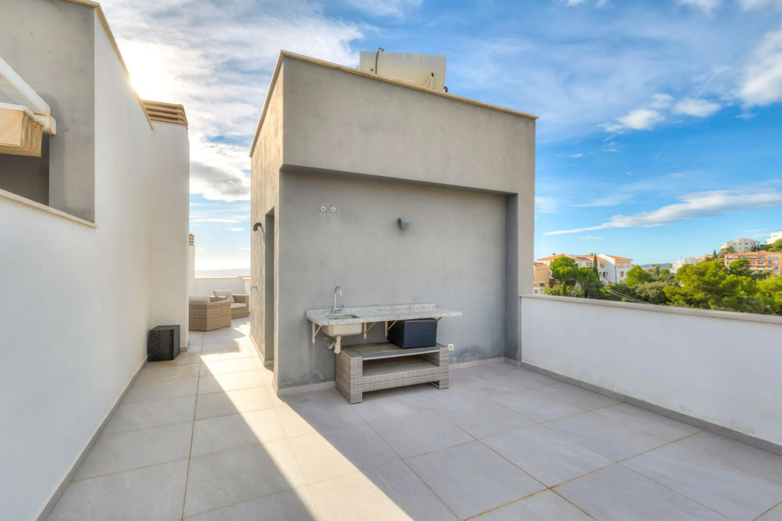 House - Townhouse в продаже в Fuengirola, Málaga. В доме 3 спален и 4 ванных комнат. Площадь дома 214 м²