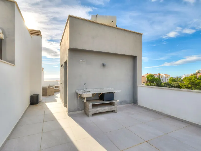 House - Townhouse в продаже в Fuengirola, Málaga. В доме 3 спален и 4 ванных комнат. Площадь дома 214 м²