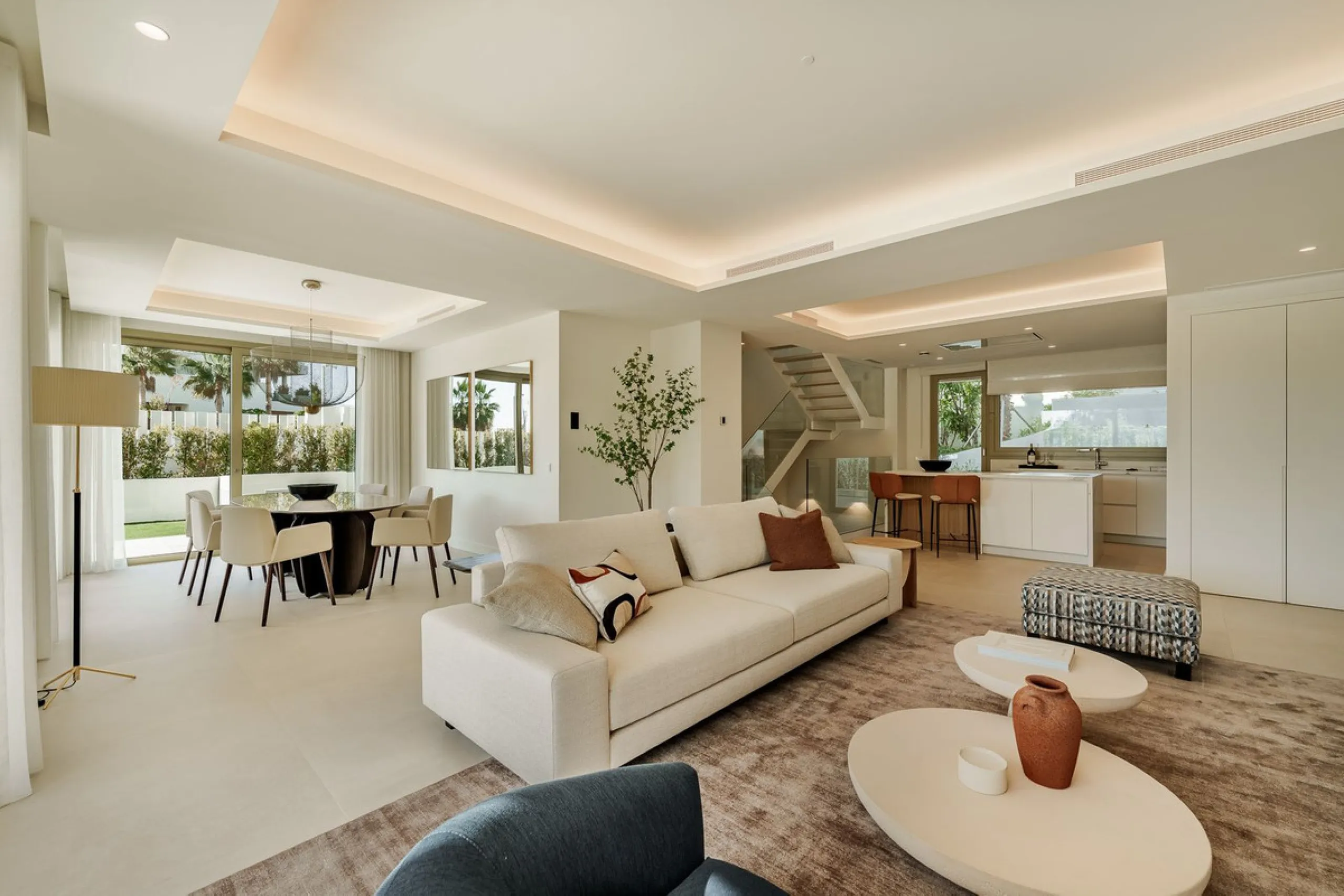 Apartment - Ground Floor Apartment в продаже в Marbella, Málaga. В доме 4 спален и 4 ванных комнат. Площадь дома 417 м². Площадь участка 157 м²