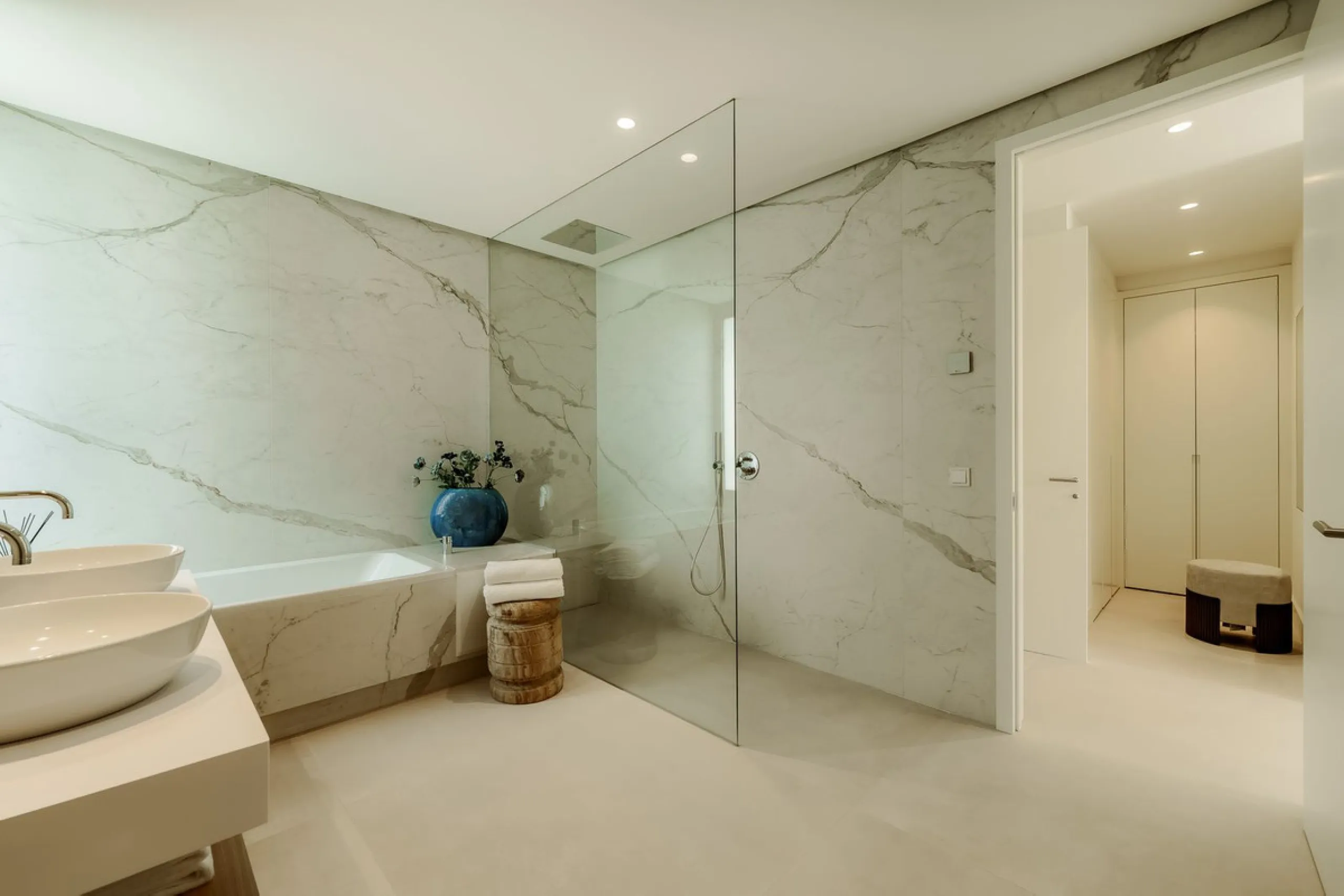 Apartment - Ground Floor Apartment в продаже в Marbella, Málaga. В доме 4 спален и 4 ванных комнат. Площадь дома 417 м². Площадь участка 157 м²