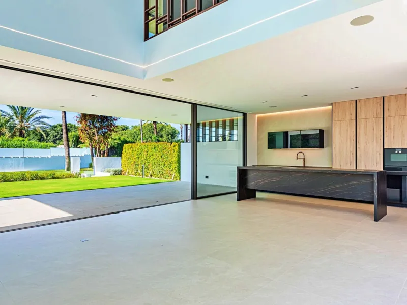 Exclusive Modern Villa on Marbella's Golden Mile.
