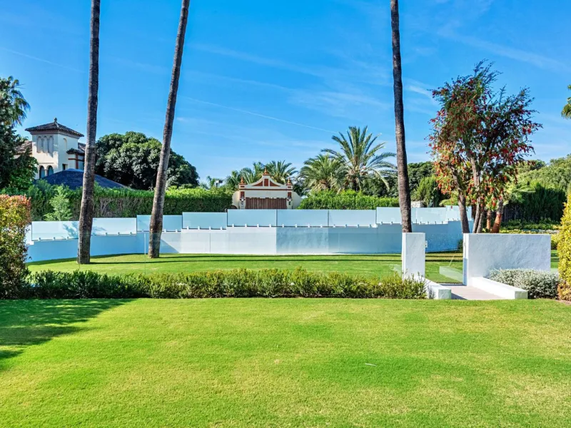 Exclusive Modern Villa on Marbella's Golden Mile.