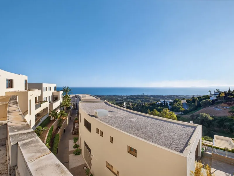 Penthouse with Sea & Mountain Views – Lomas de los Monteros, Marbella