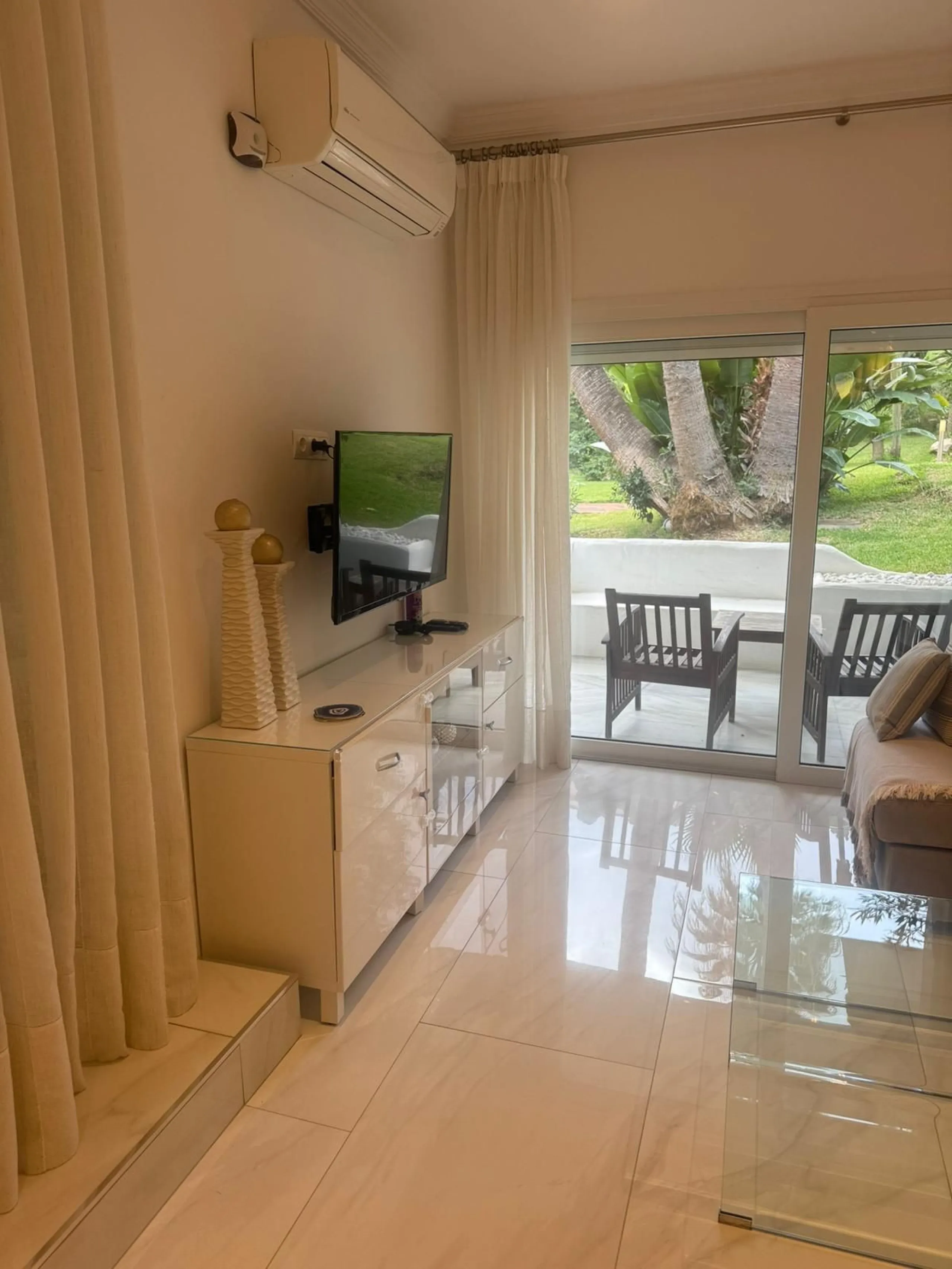Set within the exclusive Jardines de las Fuente residential enclave in the heart of Puerto Banús, this apartment embodies contemporary elegance designed for those seeking a refined home in one of Europe's most coveted coastal destinations. With 135 square