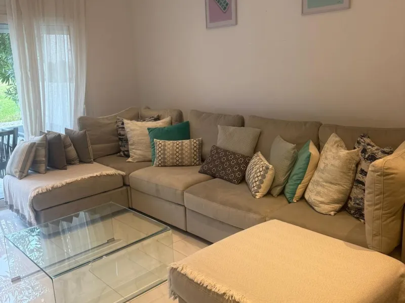 Set within the exclusive Jardines de las Fuente residential enclave in the heart of Puerto Banús, this apartment embodies contemporary elegance designed for those seeking a refined home in one of Europe's most coveted coastal destinations. With 135 square