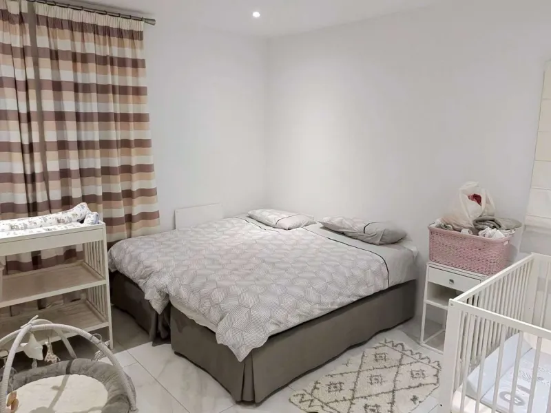Set within the exclusive Jardines de las Fuente residential enclave in the heart of Puerto Banús, this apartment embodies contemporary elegance designed for those seeking a refined home in one of Europe's most coveted coastal destinations. With 135 square