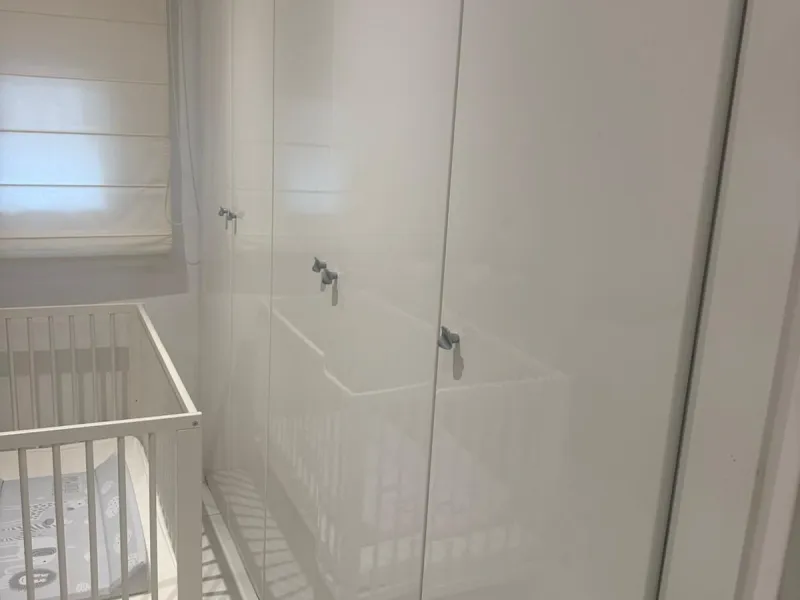 Set within the exclusive Jardines de las Fuente residential enclave in the heart of Puerto Banús, this apartment embodies contemporary elegance designed for those seeking a refined home in one of Europe's most coveted coastal destinations. With 135 square