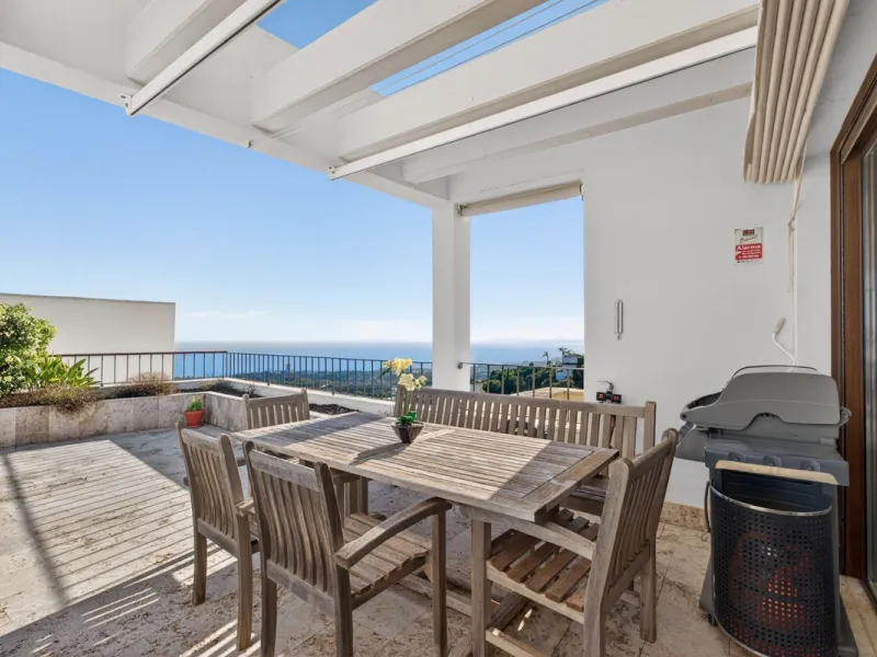 Penthouse with Sea & Mountain Views – Lomas de los Monteros, Marbella