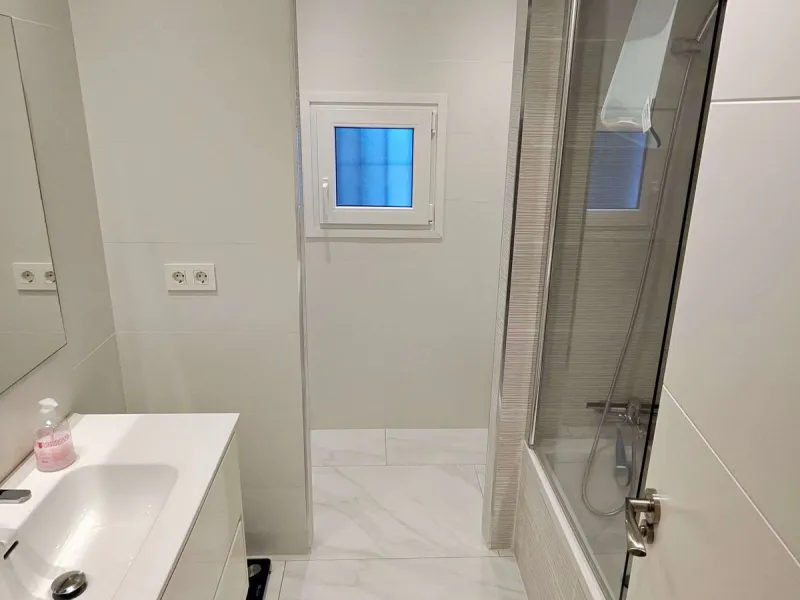 Set within the exclusive Jardines de las Fuente residential enclave in the heart of Puerto Banús, this apartment embodies contemporary elegance designed for those seeking a refined home in one of Europe's most coveted coastal destinations. With 135 square