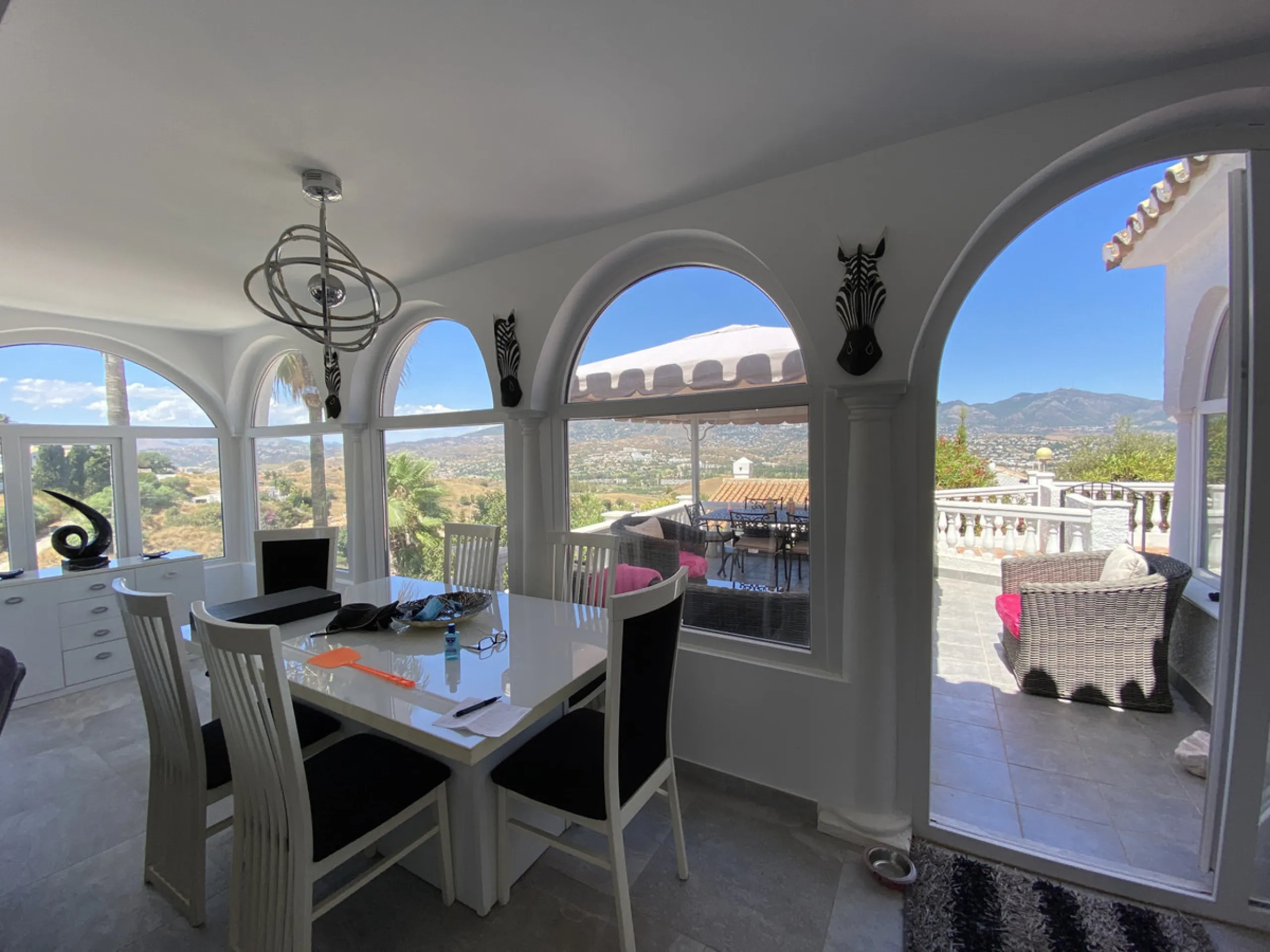 Absolutely Stunning Villa in Cerros de Aguila on a large 897sqm plot with stunning panoramic views of Mijas Pueblo and surrounding countryside. The house is surrounded by plenty of outside spaces for quality outside living.