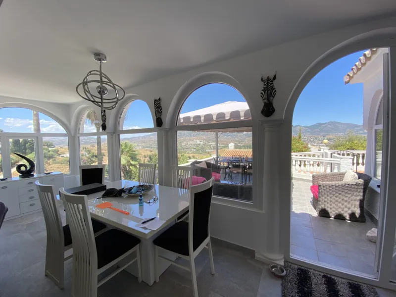 Absolutely Stunning Villa in Cerros de Aguila on a large 897sqm plot with stunning panoramic views of Mijas Pueblo and surrounding countryside. The house is surrounded by plenty of outside spaces for quality outside living.