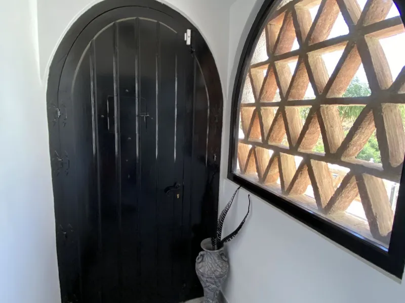 Absolutely Stunning Villa in Cerros de Aguila on a large 897sqm plot with stunning panoramic views of Mijas Pueblo and surrounding countryside. The house is surrounded by plenty of outside spaces for quality outside living.