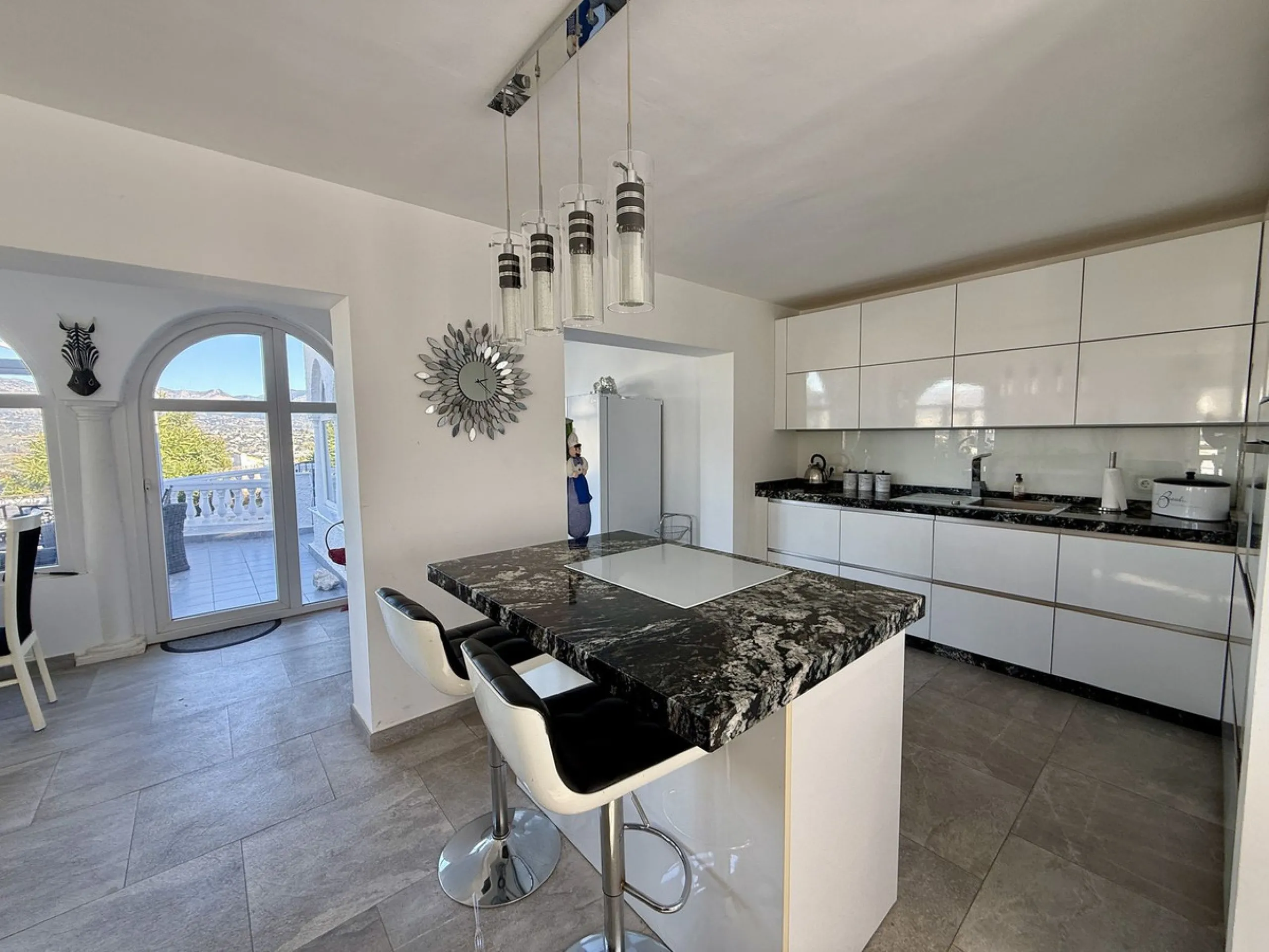 Absolutely Stunning Villa in Cerros de Aguila on a large 897sqm plot with stunning panoramic views of Mijas Pueblo and surrounding countryside. The house is surrounded by plenty of outside spaces for quality outside living.