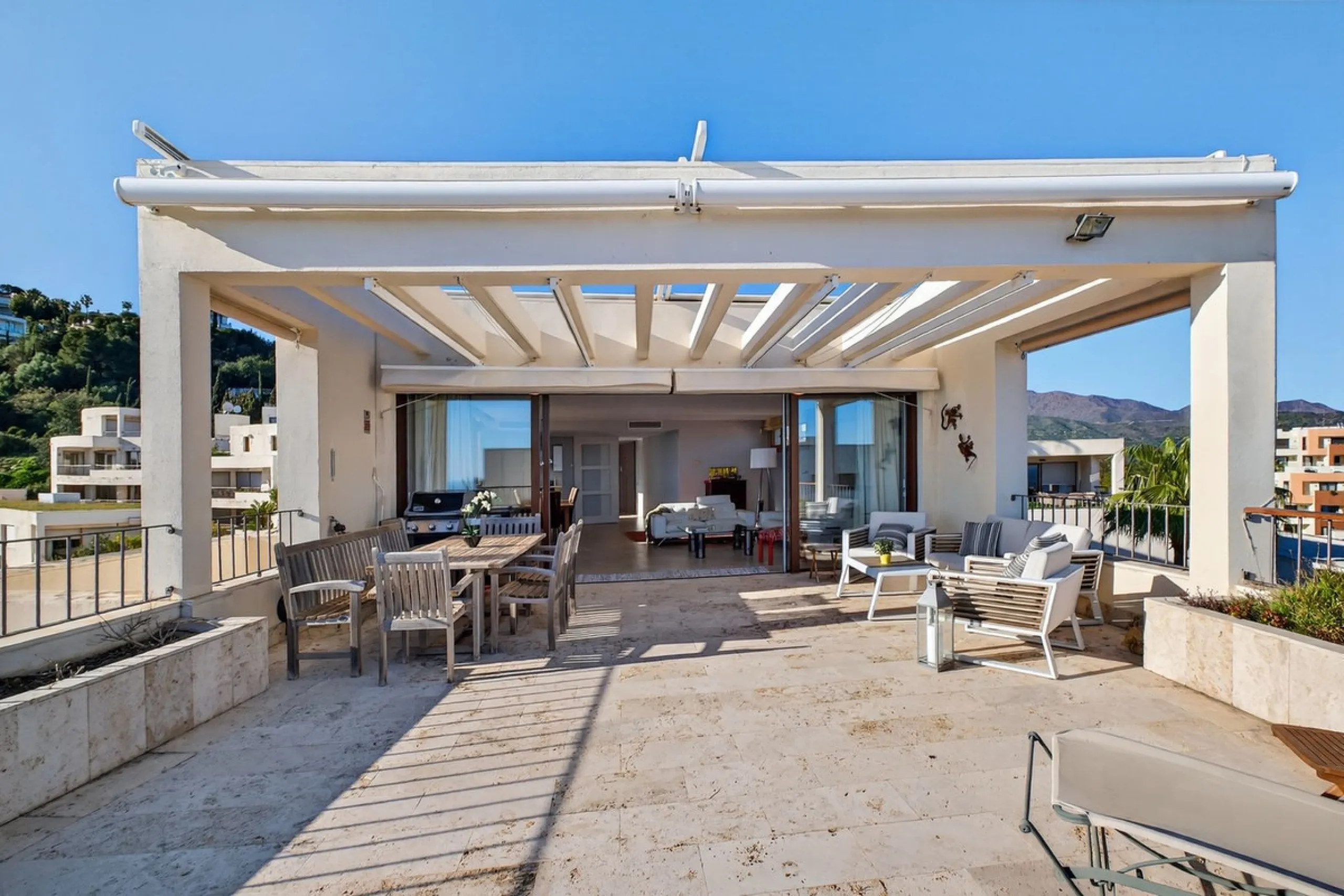 Penthouse with Sea & Mountain Views – Lomas de los Monteros, Marbella