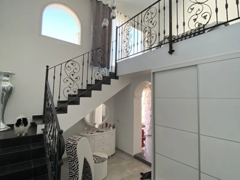 Absolutely Stunning Villa in Cerros de Aguila on a large 897sqm plot with stunning panoramic views of Mijas Pueblo and surrounding countryside. The house is surrounded by plenty of outside spaces for quality outside living.