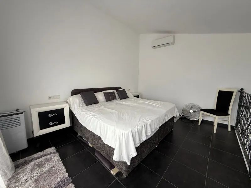 Absolutely Stunning Villa in Cerros de Aguila on a large 897sqm plot with stunning panoramic views of Mijas Pueblo and surrounding countryside. The house is surrounded by plenty of outside spaces for quality outside living.