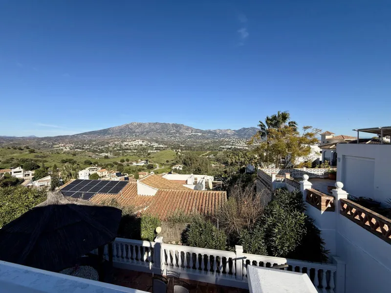 Absolutely Stunning Villa in Cerros de Aguila on a large 897sqm plot with stunning panoramic views of Mijas Pueblo and surrounding countryside. The house is surrounded by plenty of outside spaces for quality outside living.