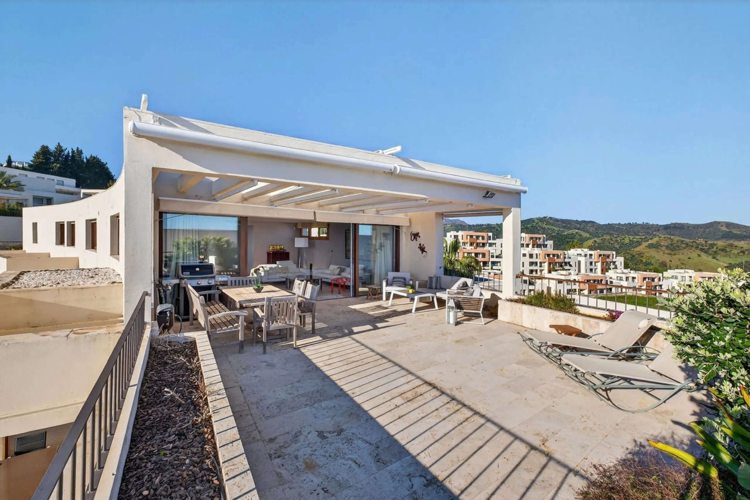 Penthouse with Sea & Mountain Views – Lomas de los Monteros, Marbella
