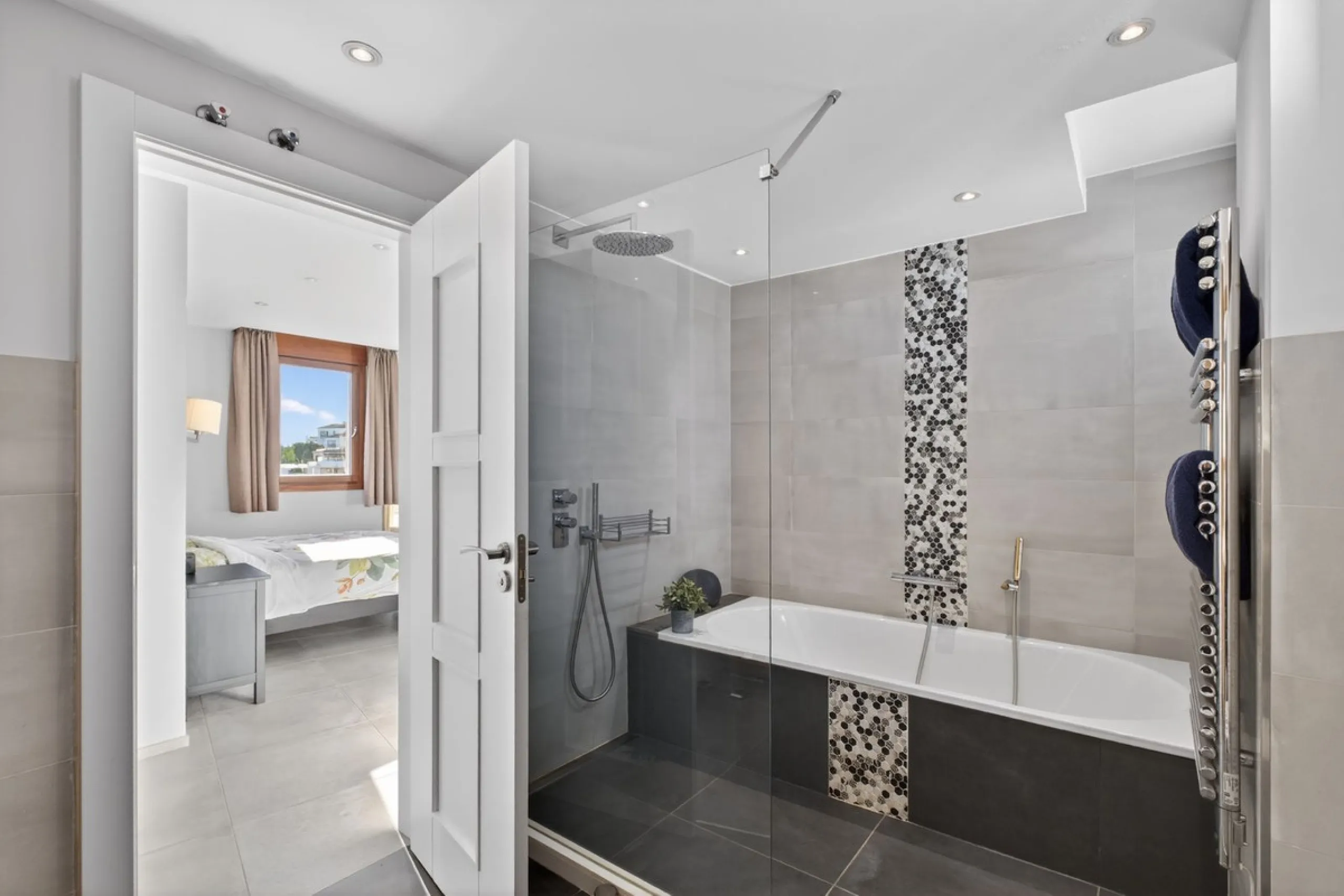 Penthouse with Sea & Mountain Views – Lomas de los Monteros, Marbella